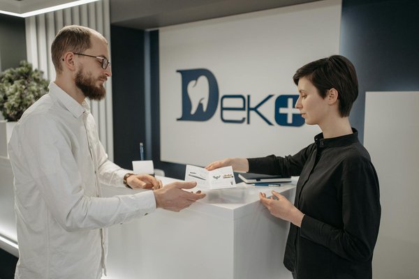 vergelijking van platforms voor realtime bedrijfsnieuws-updates